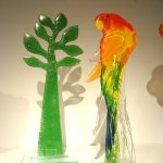 Kunst in glas - Karbownik - levensboom H 43 cm € 89,95 /  kleurrijke vogel 35 cm nu van € 99,- voor € 79,-