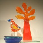 Glas, kunst en modern design - vogel op glazen doosje € 49,95 / levensboom Karbownik - H 30 cm € 59,95 