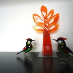 Levensboom in kleurrijk glas met vogels (spechten) H levensboom € 59,95 / 2-delige set vogels € 49,95