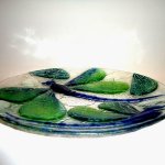 Glaskunstwerk, unieke mooie sierschaal met libellen in reliëf en glasgravures - doorsnede 40 cm € 229,-