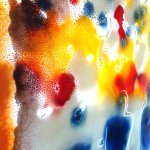 Uniek kleurrijk kunstwerk in glas - abstract schilderij 'Vriendschap en liefde brengt een kleurrijke wereld voort'