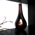 Glaskunst - prachtige, geslepen, donkere rookkleurige vaas met roodaccenten - HxBxD 36x16x7 cm € 349,-