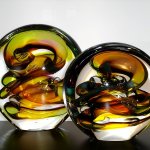 Glaskunstwerken in discusvormen - Ozzaro glas kunst & design H 15 cm € 149,- / 19 cm 189,- / 22 cm € 219,-