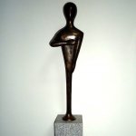 Moderne kunst - bronzen man op sokkel natuursteen HxBxD 110x15x15 cm € 579,- 
