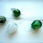 Glazen tulpen in groen, wit en groen/witte tinten L 50 cm - aanbieding van € 17,95 voor € 15,95 per stuk