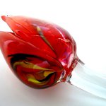 Rode tulp als glasgeschenk ... mooi in een vaas maar ook los liggend op een kastje of bijzettafel ...