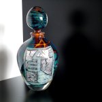 Exclusieve ambachtelijke glaskunst - vaas / karaf met sierknop en pictogrammen HxBxD 25x11x11 cm € 649,-
