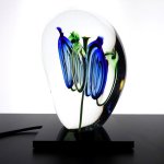 Boheems kristalglas in abstracte bloemvorm incl. ledverlichtingsplateau - HxBxD 18x12x12 cm € 184,90