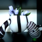 Moderne glaskunst in het design van een zebra, die ook als bloem- of plantenpot kan fungeren ...
