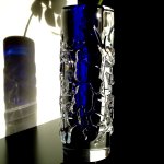Modern mond geblazen glasobject - vaas in Boheems kristalglas - A. Valmer - HxBxD 25x9x9 cm € 259,-